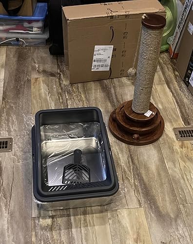 Customer photo showing the litter box in use