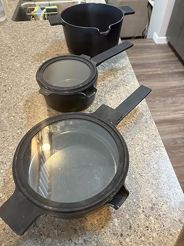 Close-up of the Alva Neat lid with strainer holes