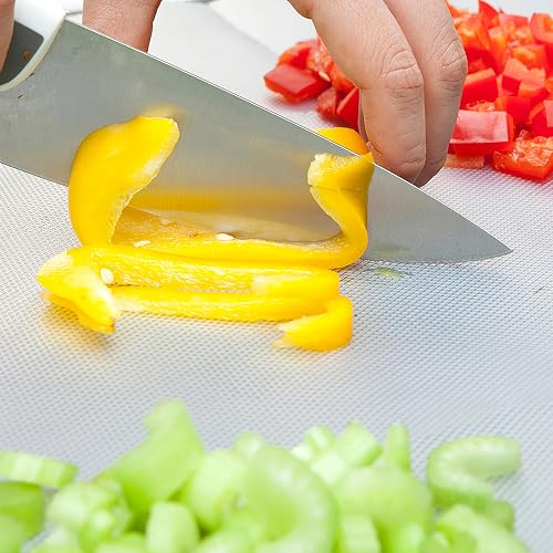 Mind Reader E-Z Board product demo showing raw peppers and celery being sliced on the textured plastic sheet