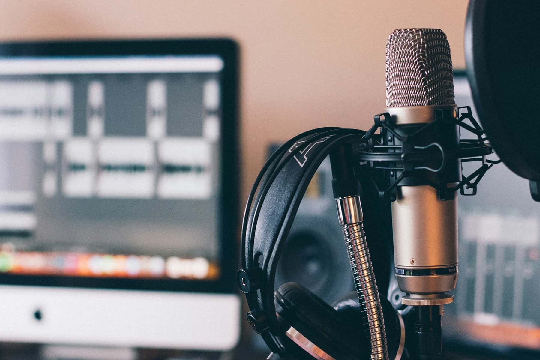 will-francis-ZDNyhmgkZlQ-unsplash Podcast studio